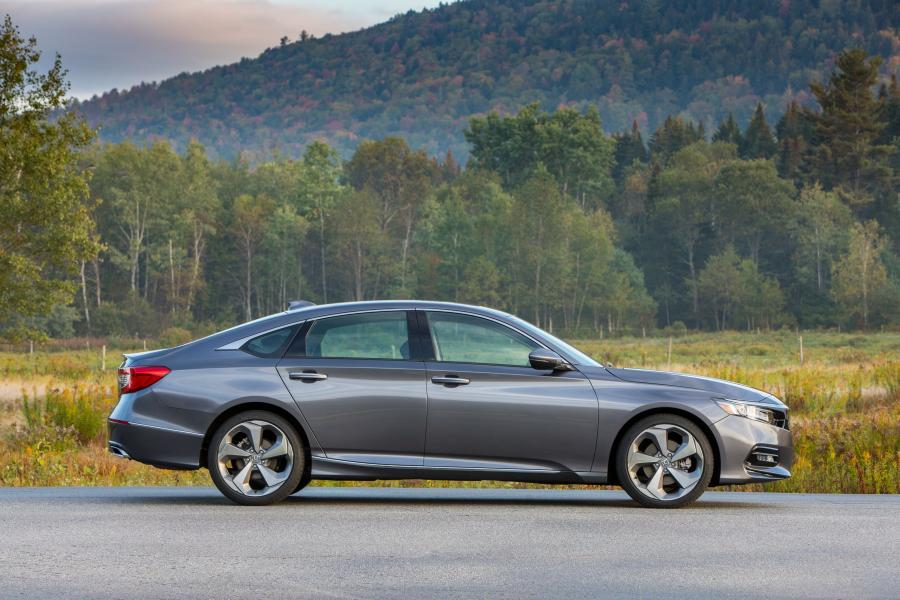  Honda Accord Touring Hybrid 2017 года  (NA) (фото 146 из 170)